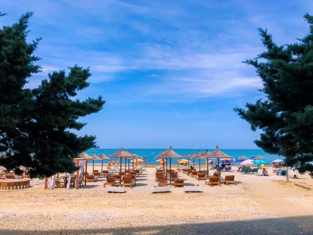 ubytovani_v_Albanii_sandy_beach